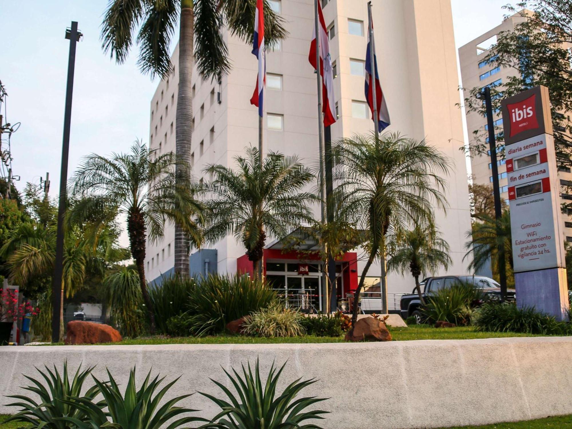 Ibis Asuncion Hotel Exterior photo