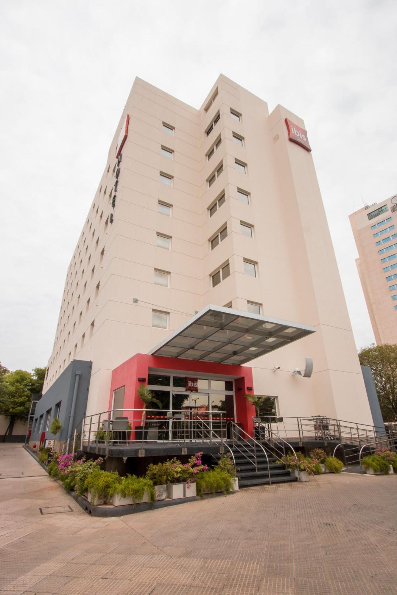 Ibis Asuncion Hotel Exterior photo